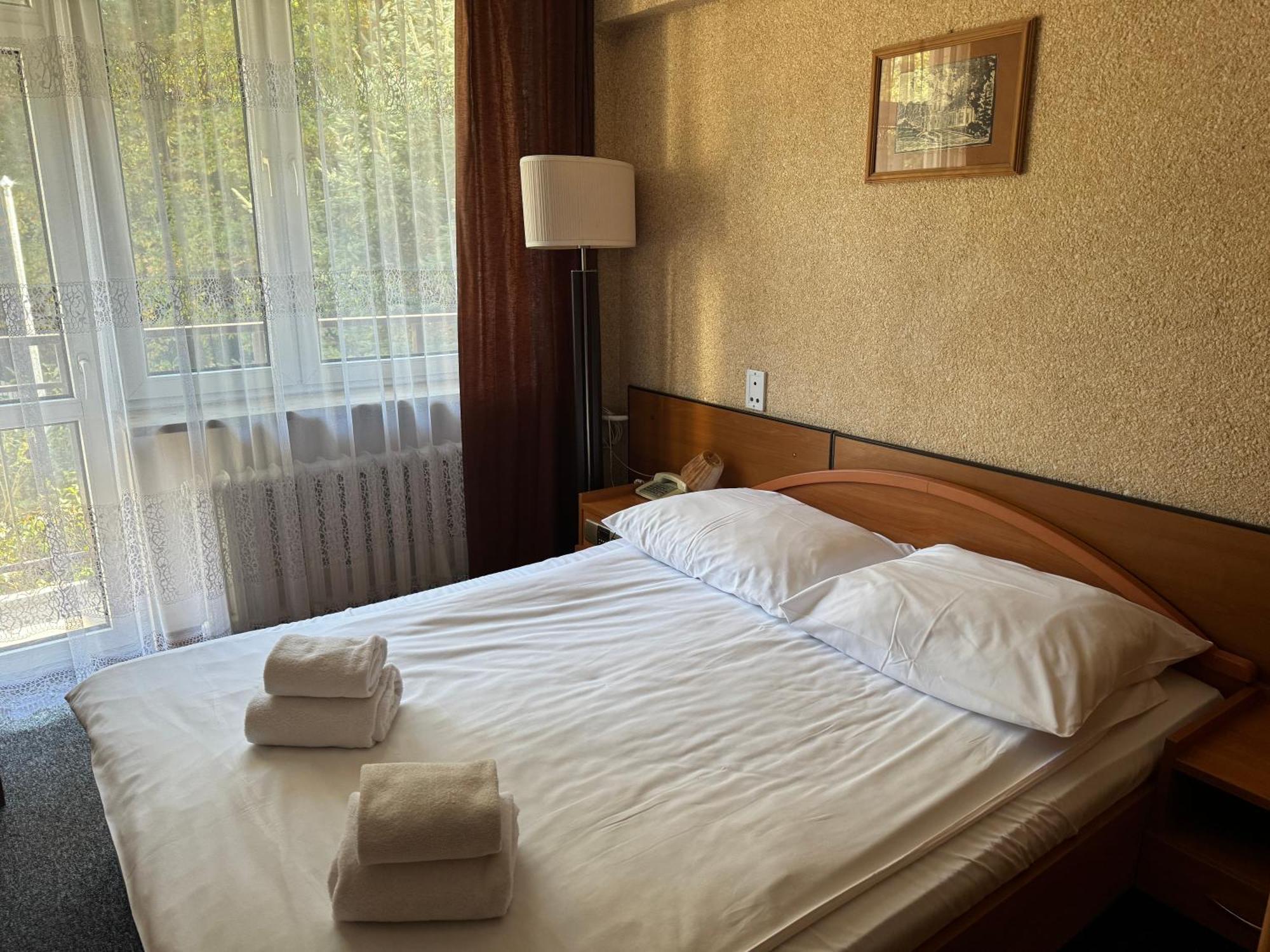 Hotel Echo Cedzyna Екстериор снимка