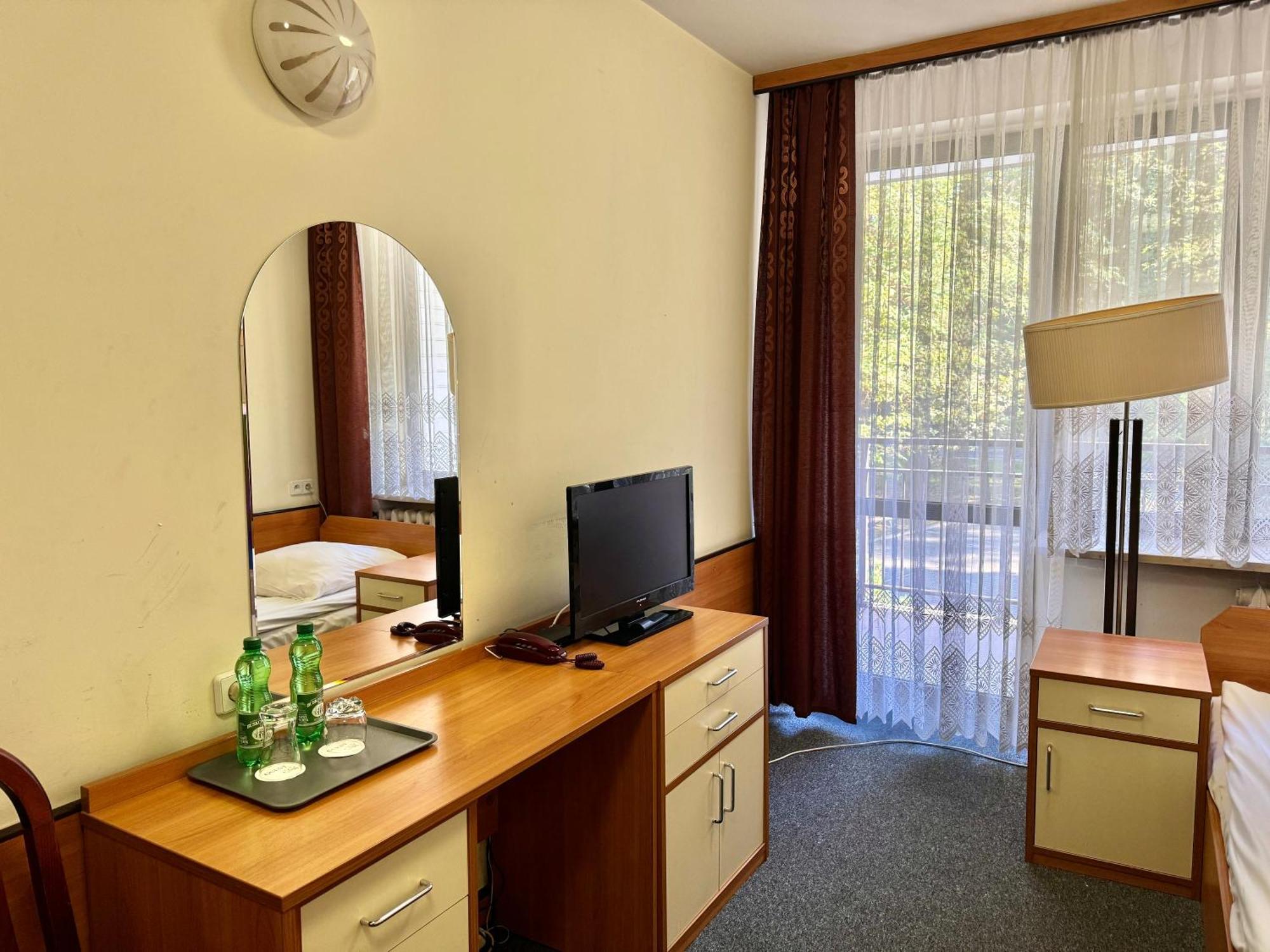 Hotel Echo Cedzyna Екстериор снимка